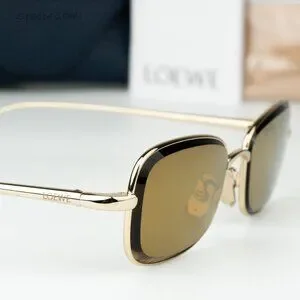 サングラス LOEWE Woman Sunglasses Gold LW40159U 32G sunglasses-loewe-anagram-